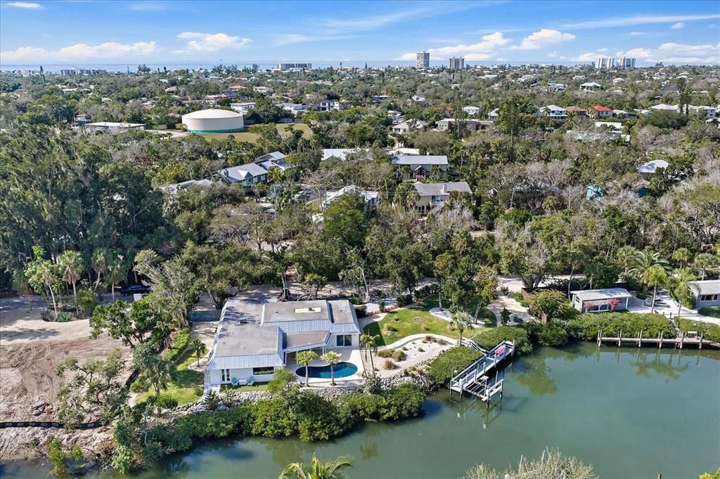 For Sale: $1,995,000 (3 beds, 2 baths, 2233 Square Feet)
