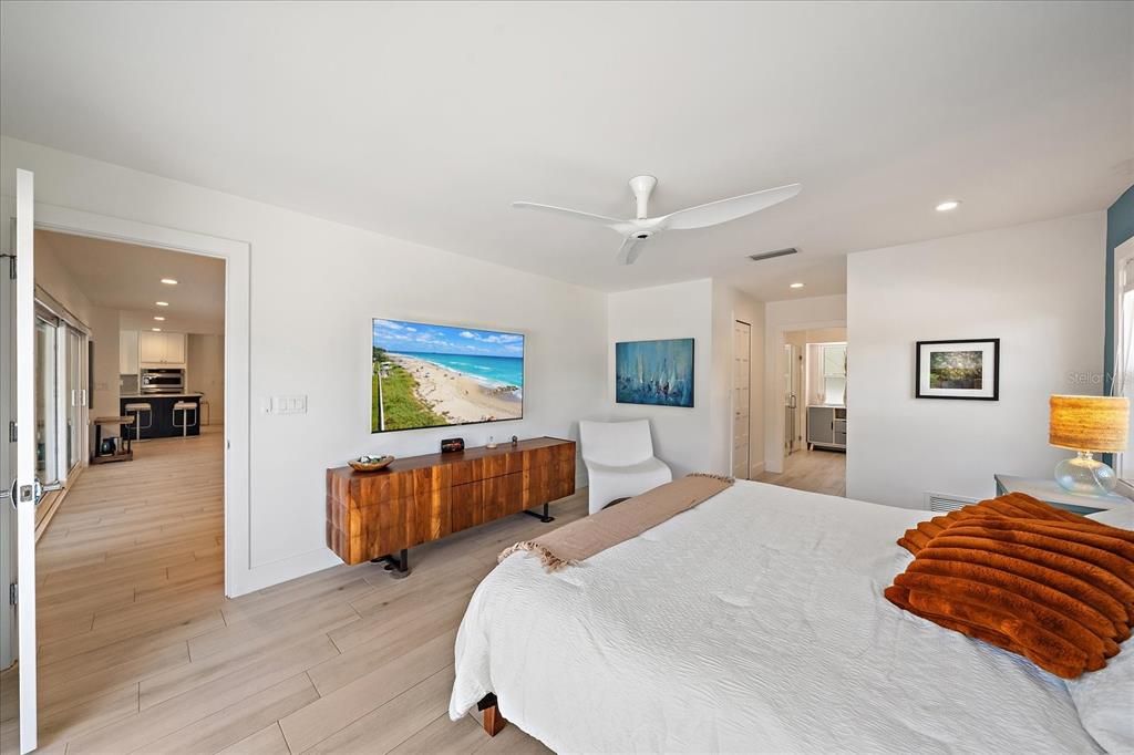 For Sale: $1,995,000 (3 beds, 2 baths, 2233 Square Feet)