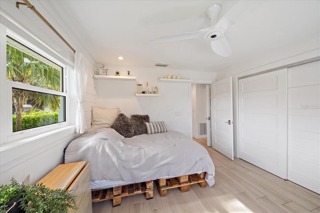 For Sale: $1,995,000 (3 beds, 2 baths, 2233 Square Feet)
