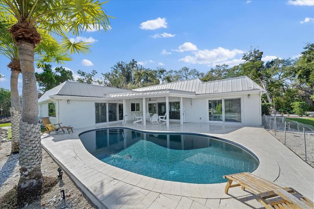 For Sale: $1,995,000 (3 beds, 2 baths, 2233 Square Feet)