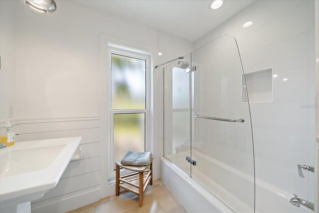 For Sale: $1,995,000 (3 beds, 2 baths, 2233 Square Feet)