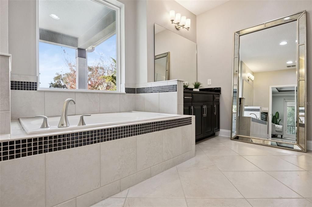 For Sale: $2,175,000 (5 beds, 5 baths, 4139 Square Feet)
