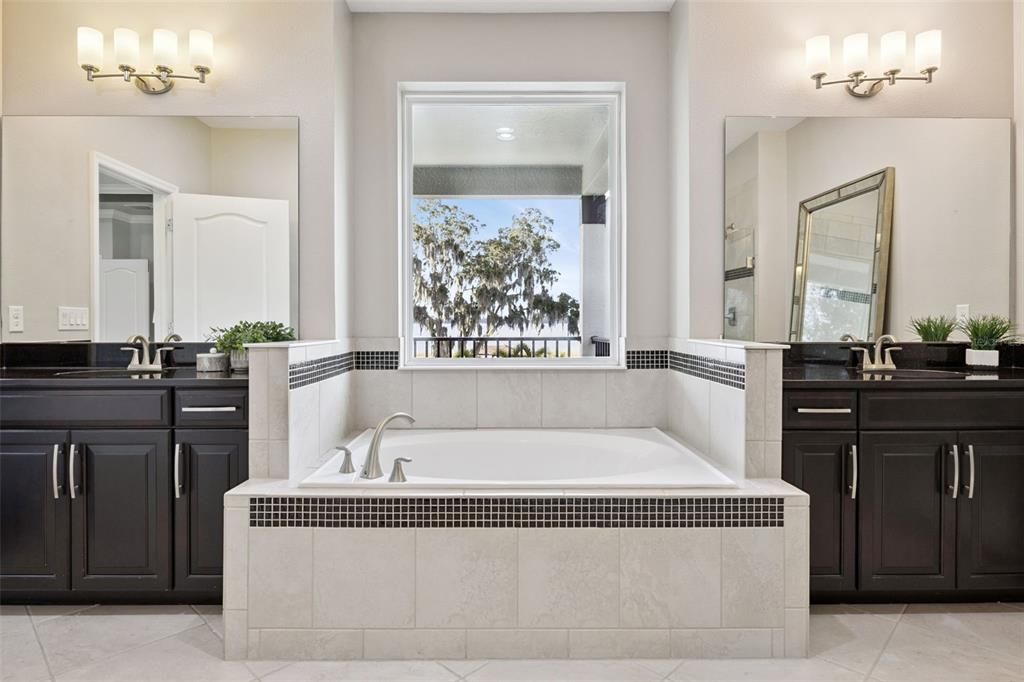 For Sale: $2,175,000 (5 beds, 5 baths, 4139 Square Feet)