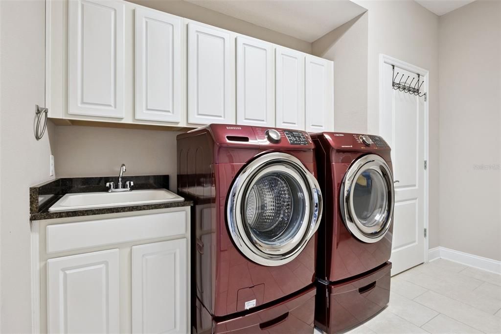 For Sale: $2,175,000 (5 beds, 5 baths, 4139 Square Feet)