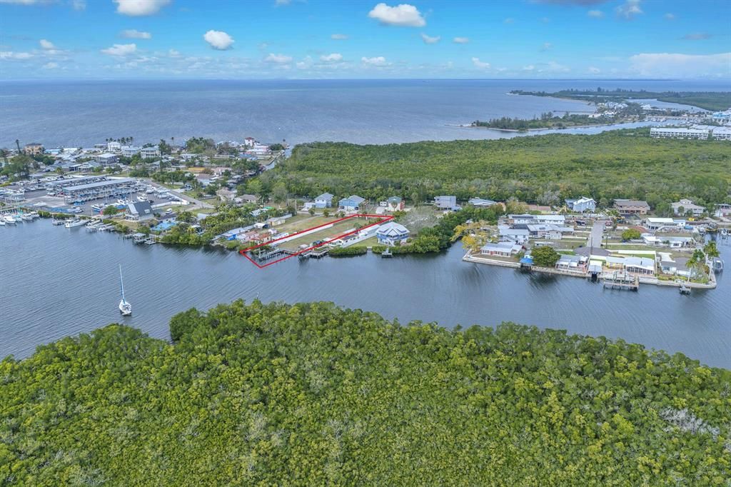 待售: $575,000 (0.32 acres)