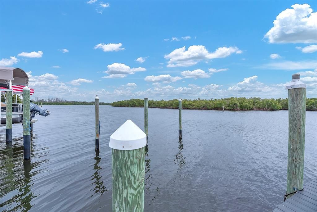 待售: $575,000 (0.32 acres)