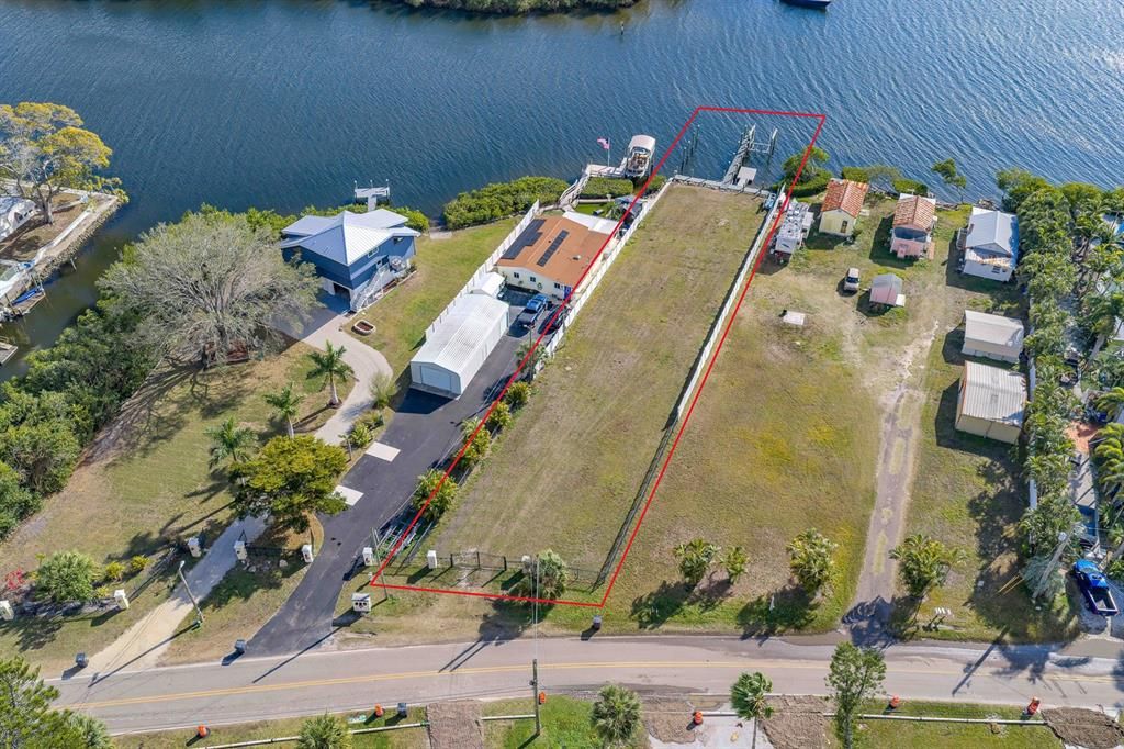 待售: $575,000 (0.32 acres)