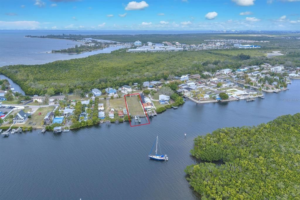 待售: $575,000 (0.32 acres)
