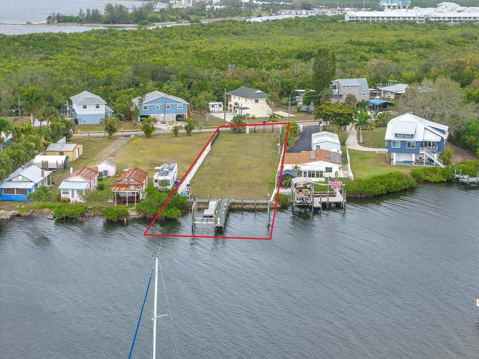 待售: $575,000 (0.32 acres)