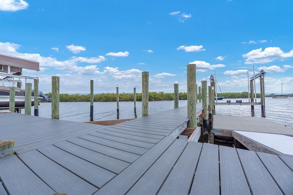 待售: $575,000 (0.32 acres)