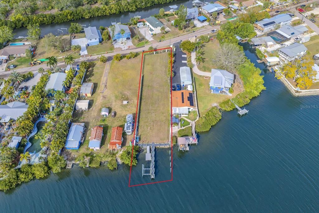 待售: $575,000 (0.32 acres)
