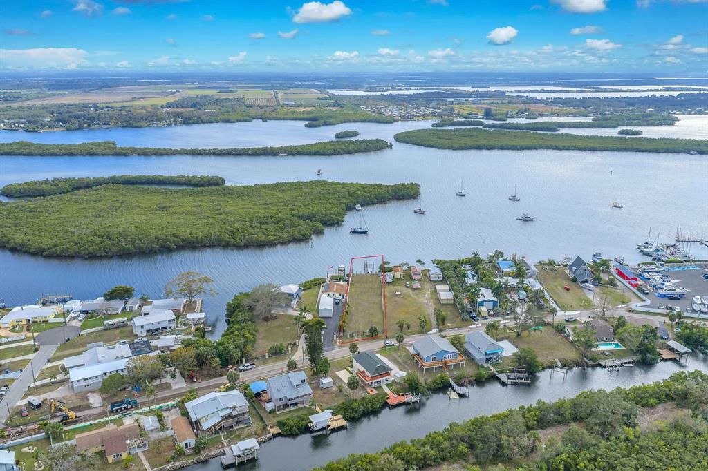 待售: $575,000 (0.32 acres)