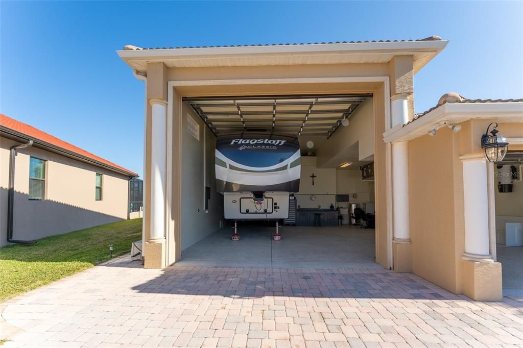 For Sale: $1,300,000 (4 beds, 4 baths, 3558 Square Feet)