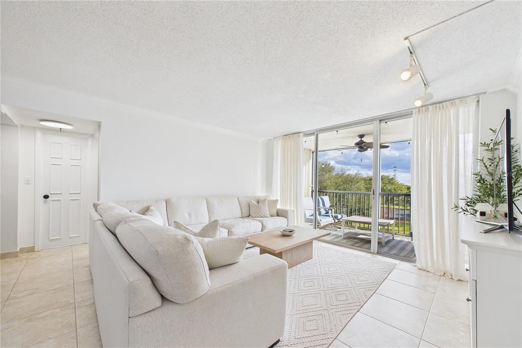 В аренду: $2,800 (2 спален, 2 ванн, 1090 Квадратных фут)