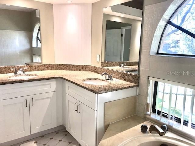 For Rent: $2,299 (2 beds, 2 baths, 1460 Square Feet)