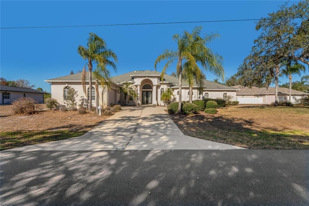 For Sale: $575,000 (3 beds, 3 baths, 2868 Square Feet)