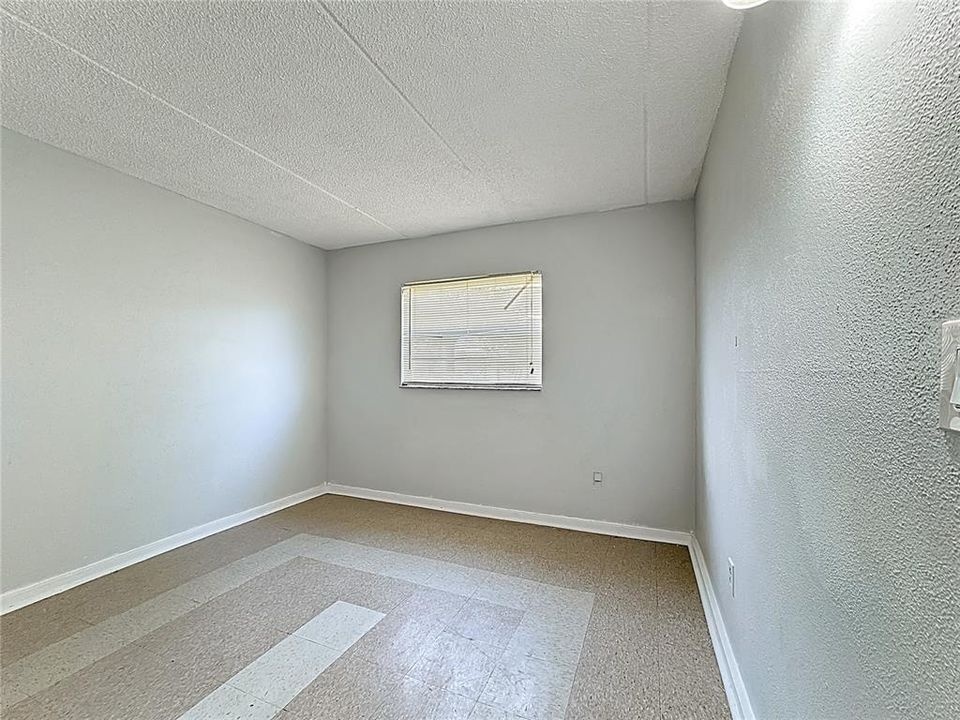 待售: $130,000 (2 贝兹, 1 浴室, 784 平方英尺)