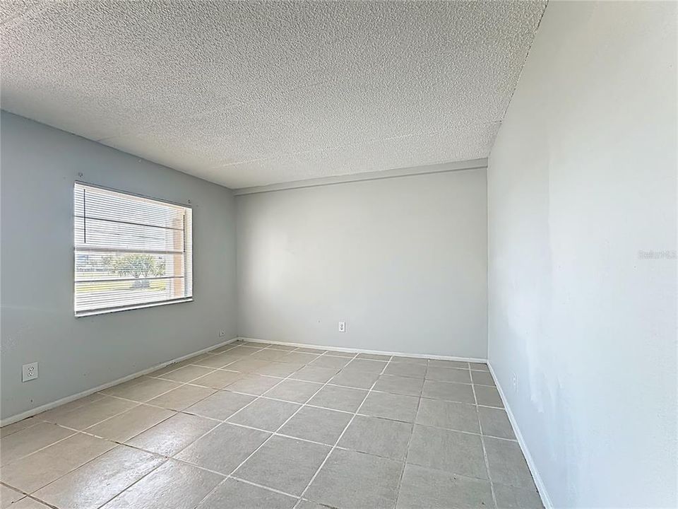 待售: $130,000 (2 贝兹, 1 浴室, 784 平方英尺)