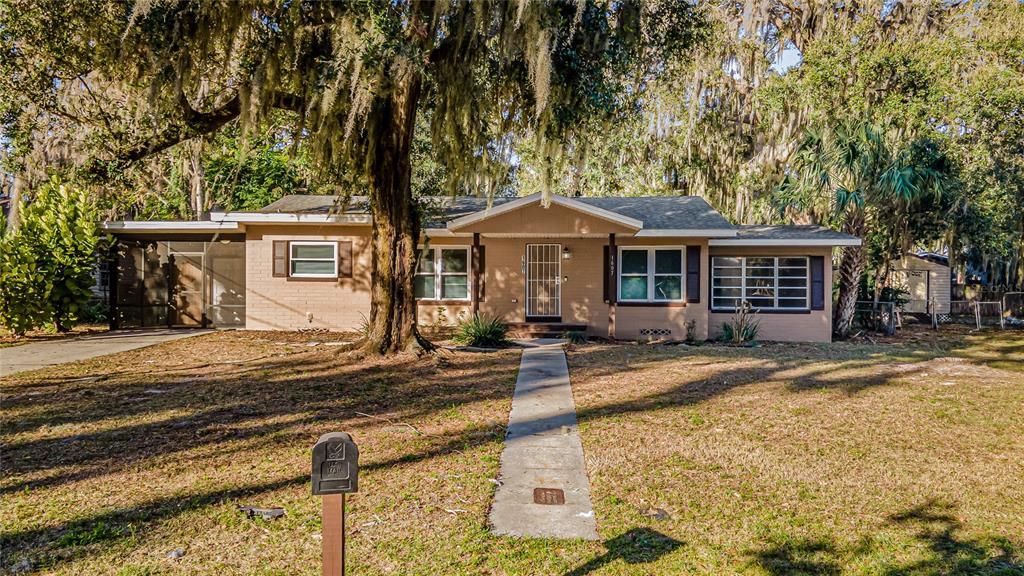 Recently Rented: $1,750 (3 beds, 1 baths, 1376 Square Feet)