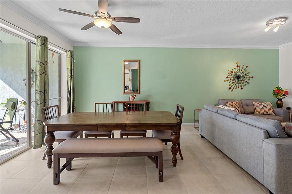 Activo con contrato: $319,900 (2 camas, 2 baños, 1542 Pies cuadrados)