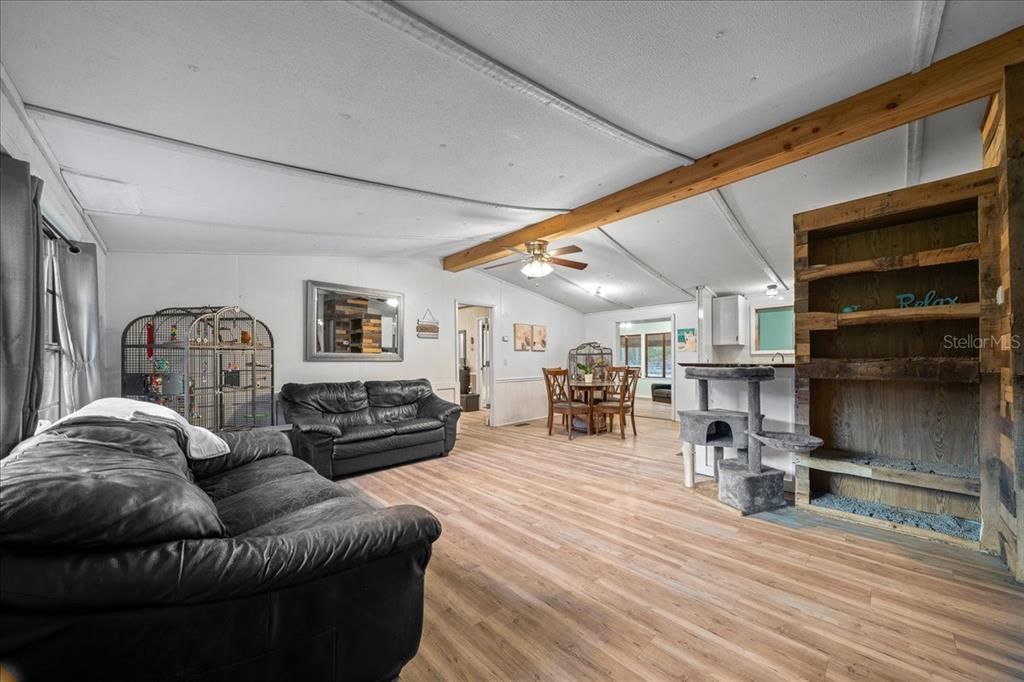 For Sale: $310,000 (4 beds, 2 baths, 1632 Square Feet)