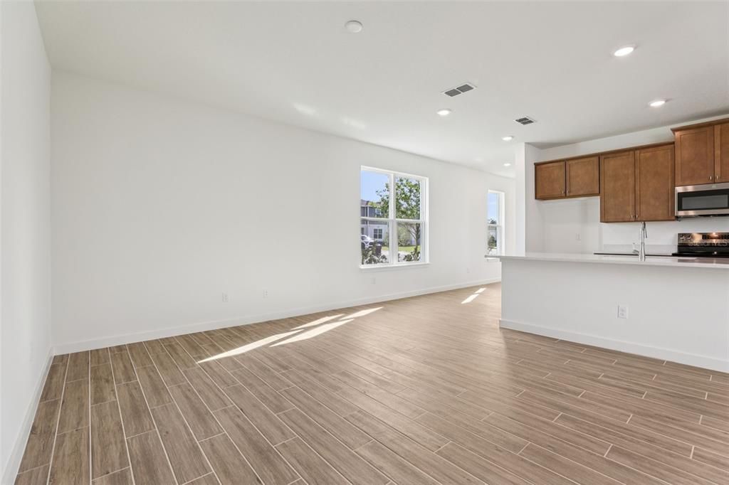 Active With Contract: $379,990 (3 beds, 2 baths, 1929 Square Feet)