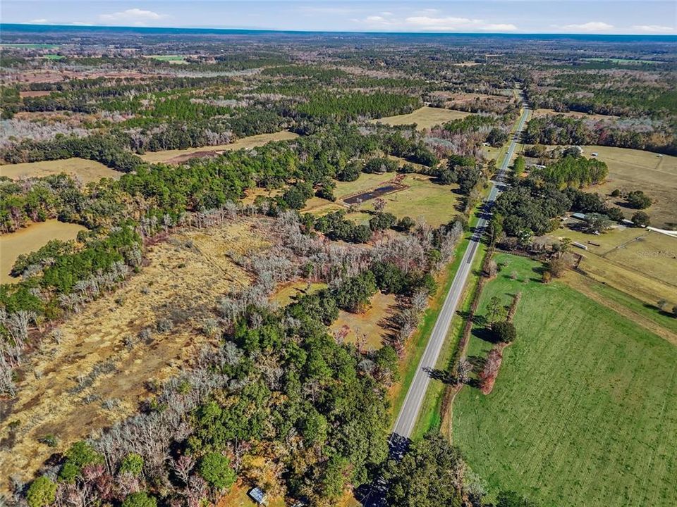 На продажу: $895,000 (40.18 acres)