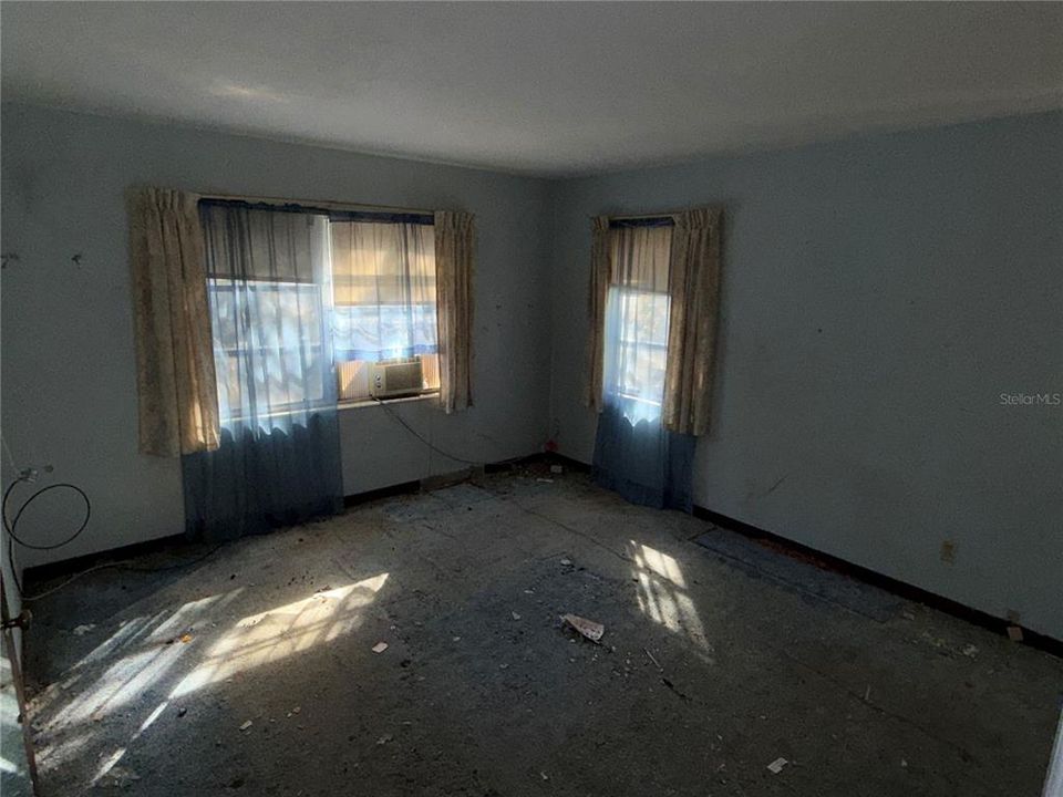 Active With Contract: $79,900 (4 beds, 2 baths, 1528 Square Feet)