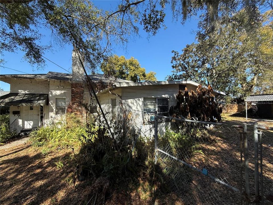Active With Contract: $79,900 (4 beds, 2 baths, 1528 Square Feet)
