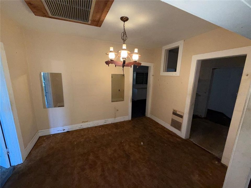 Active With Contract: $79,900 (4 beds, 2 baths, 1528 Square Feet)