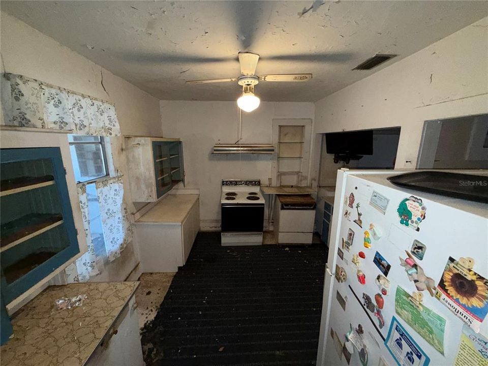 Active With Contract: $79,900 (4 beds, 2 baths, 1528 Square Feet)
