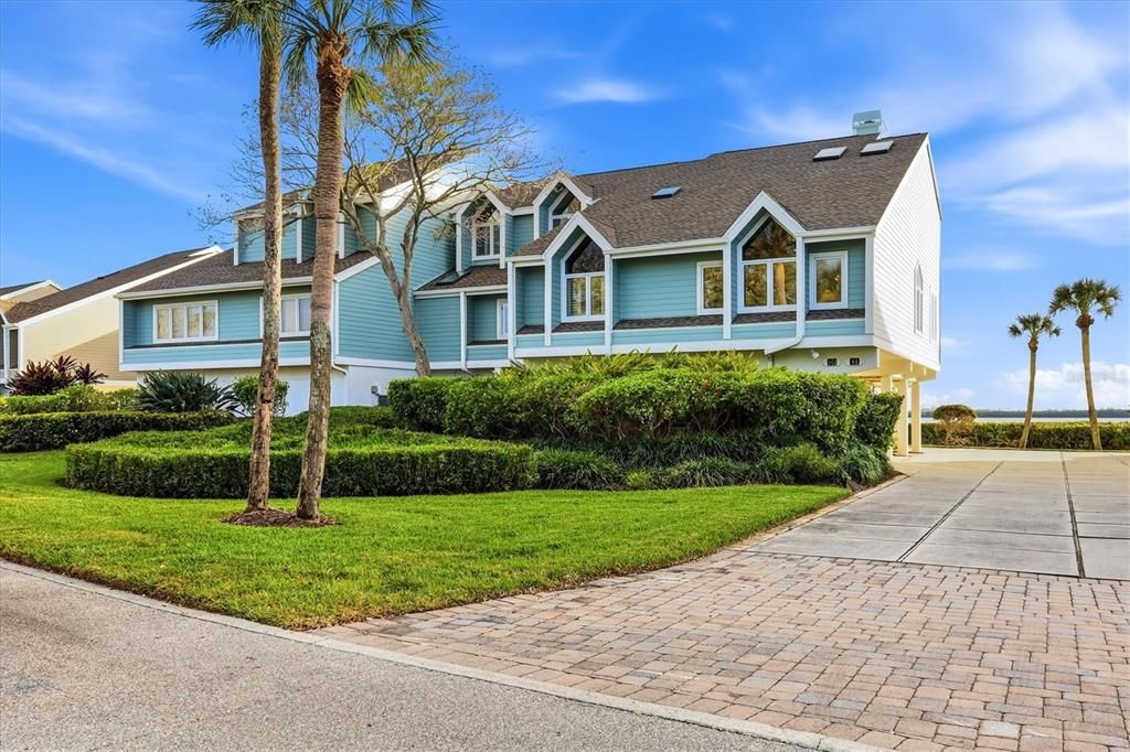 Active With Contract: $748,900 (2 beds, 2 baths, 2764 Square Feet)