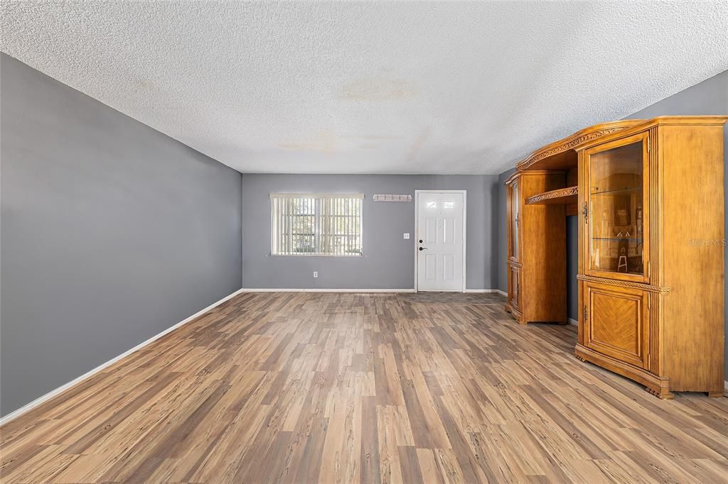 For Sale: $95,000 (2 beds, 2 baths, 1853 Square Feet)