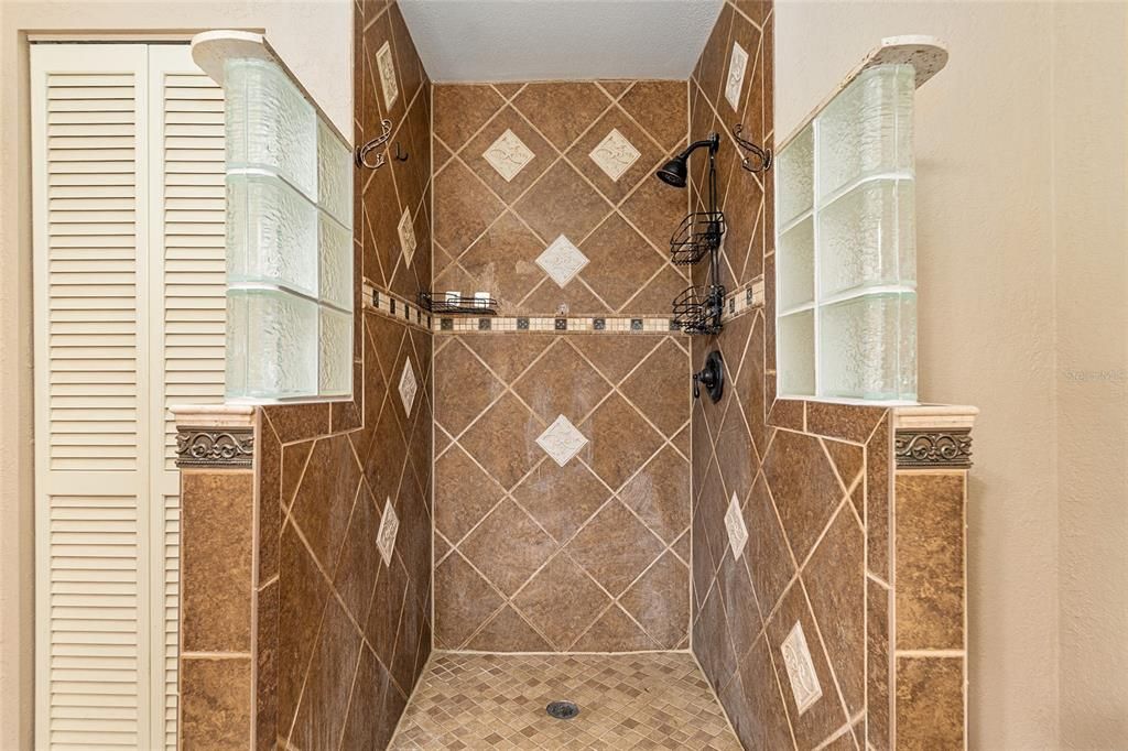 For Sale: $95,000 (2 beds, 2 baths, 1853 Square Feet)