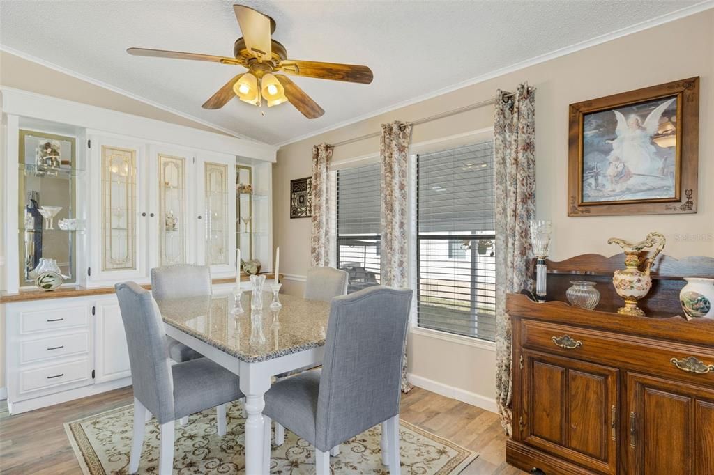 Activo con contrato: $239,900 (2 camas, 2 baños, 1428 Pies cuadrados)