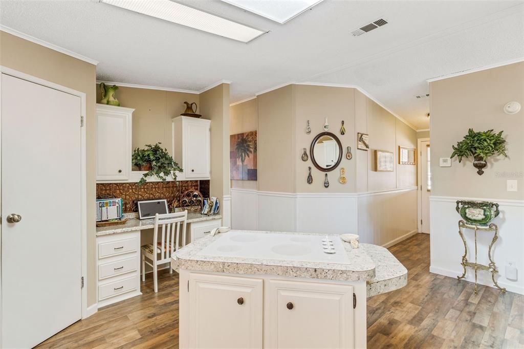 Activo con contrato: $239,900 (2 camas, 2 baños, 1428 Pies cuadrados)
