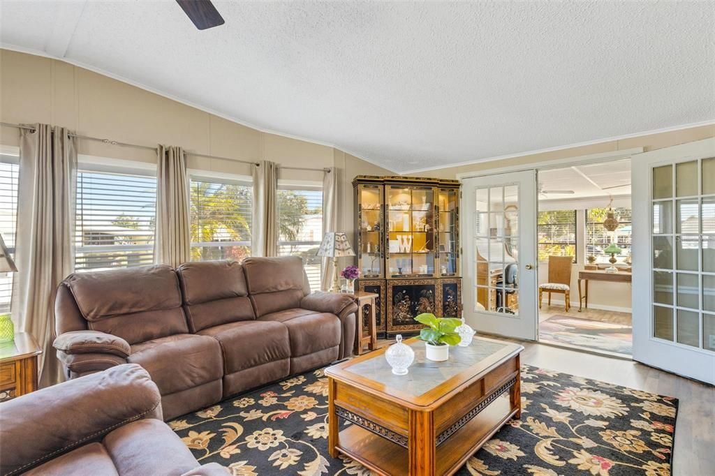Activo con contrato: $239,900 (2 camas, 2 baños, 1428 Pies cuadrados)