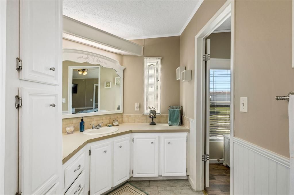 Activo con contrato: $239,900 (2 camas, 2 baños, 1428 Pies cuadrados)