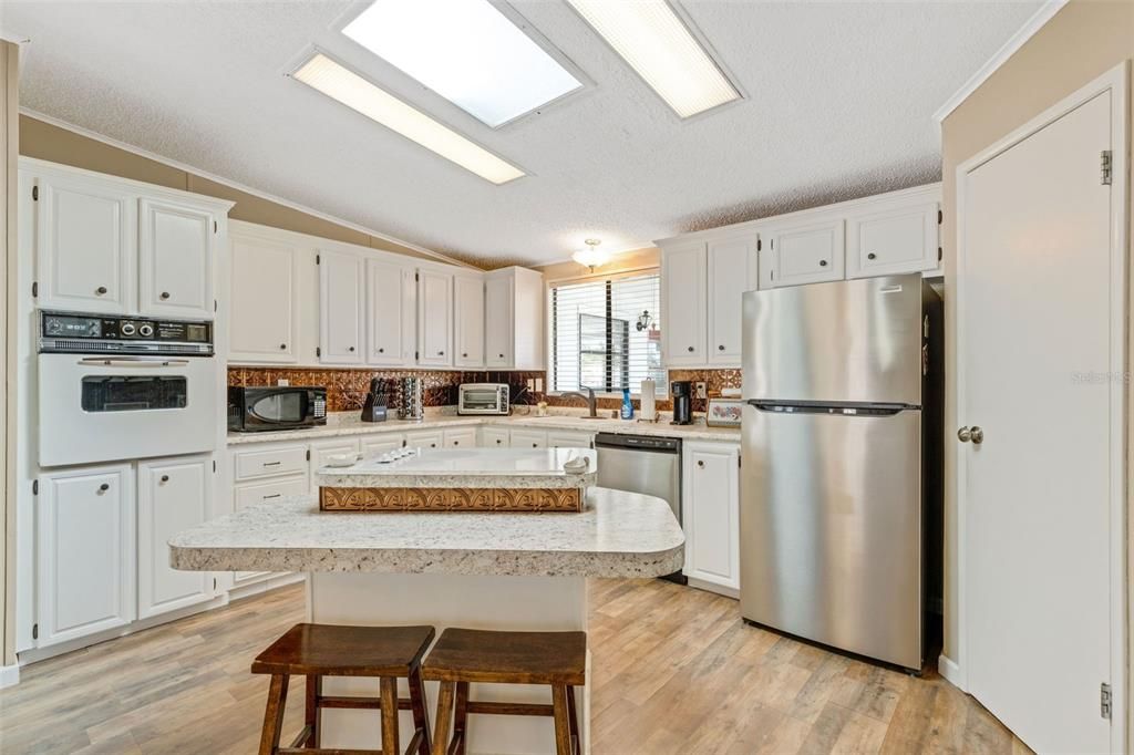 Activo con contrato: $239,900 (2 camas, 2 baños, 1428 Pies cuadrados)