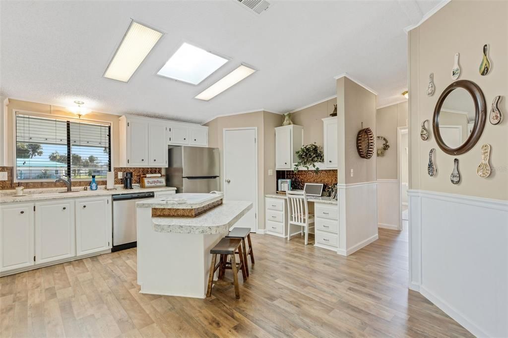 Activo con contrato: $239,900 (2 camas, 2 baños, 1428 Pies cuadrados)