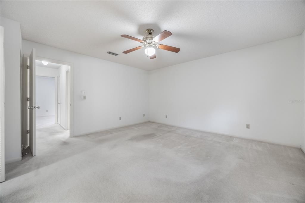 Active With Contract: $132,900 (2 beds, 2 baths, 1688 Square Feet)