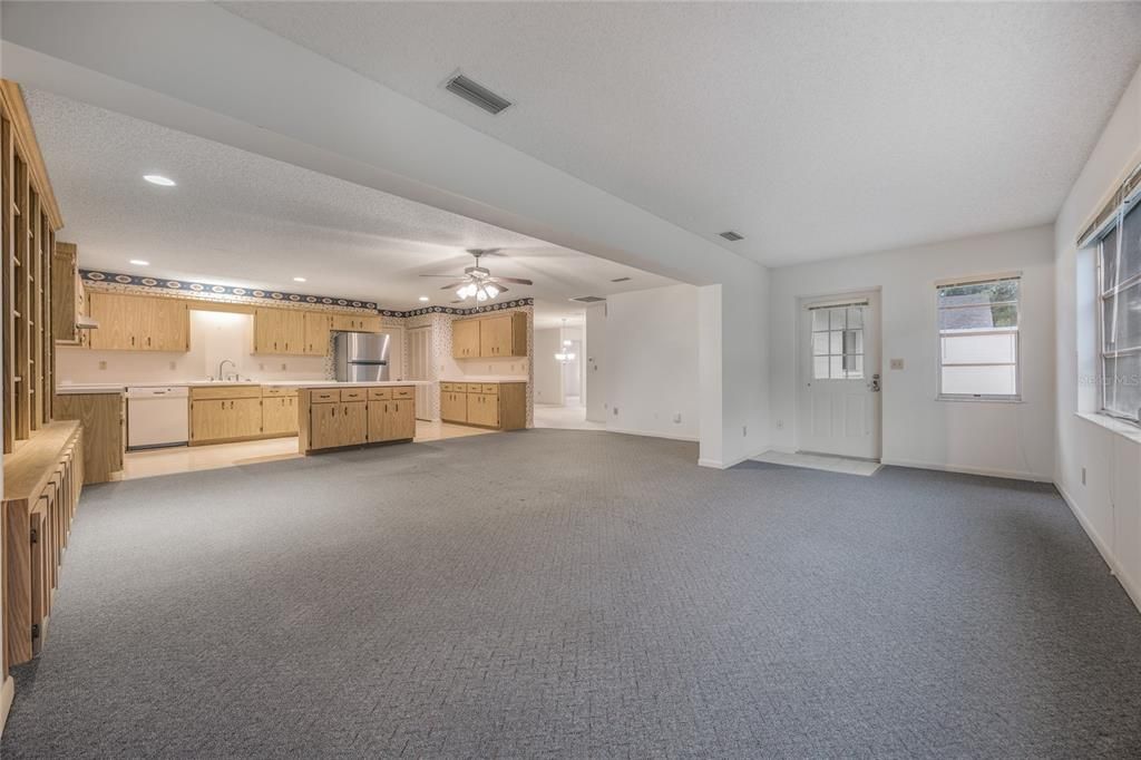 Active With Contract: $132,900 (2 beds, 2 baths, 1688 Square Feet)