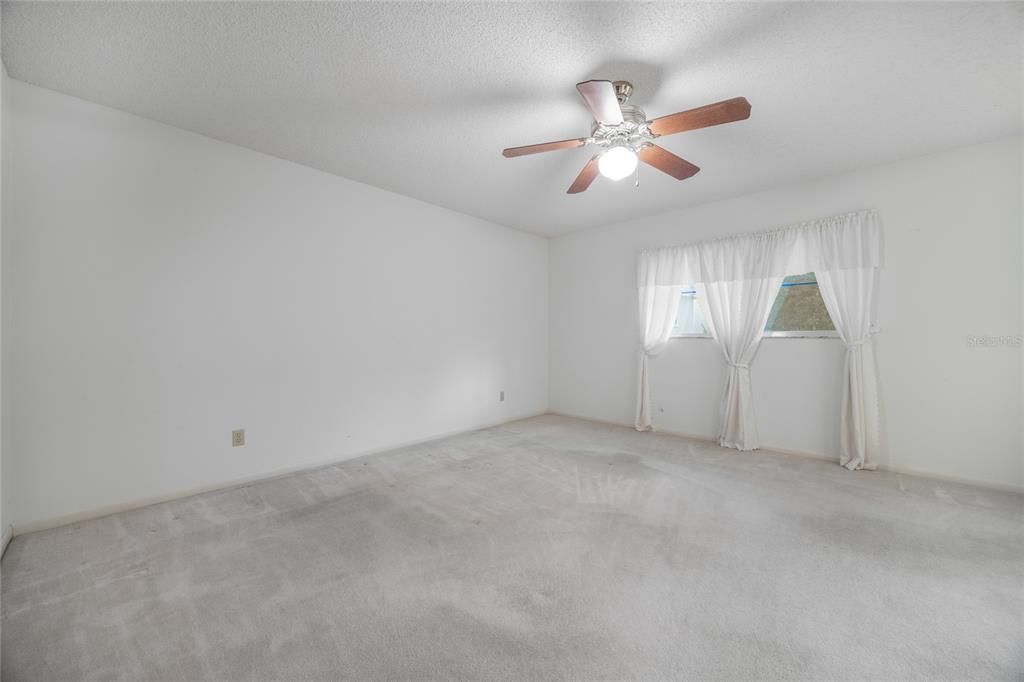 Active With Contract: $132,900 (2 beds, 2 baths, 1688 Square Feet)