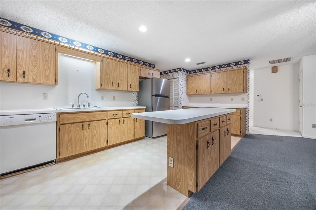 Active With Contract: $132,900 (2 beds, 2 baths, 1688 Square Feet)
