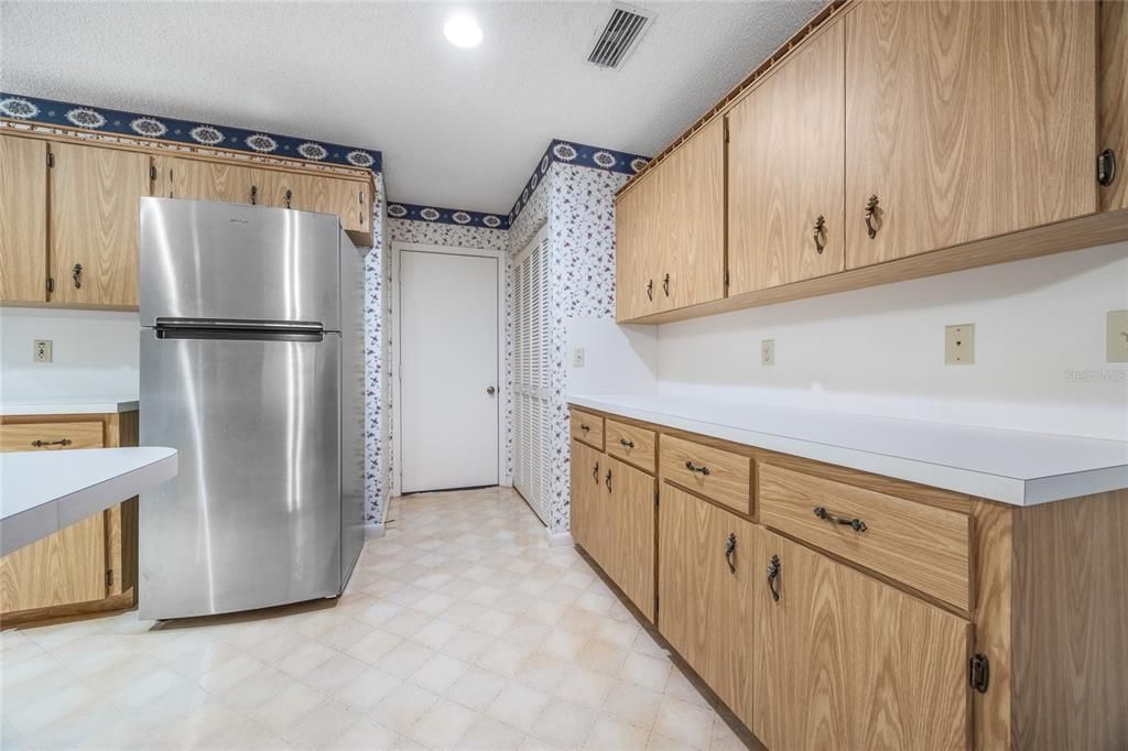 Active With Contract: $132,900 (2 beds, 2 baths, 1688 Square Feet)