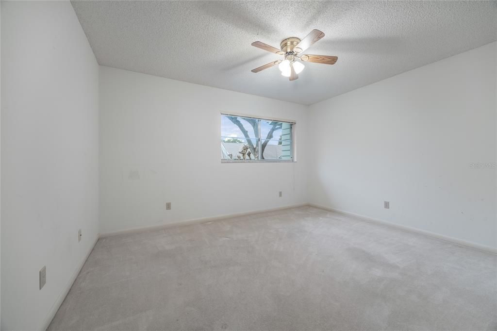 Active With Contract: $132,900 (2 beds, 2 baths, 1688 Square Feet)