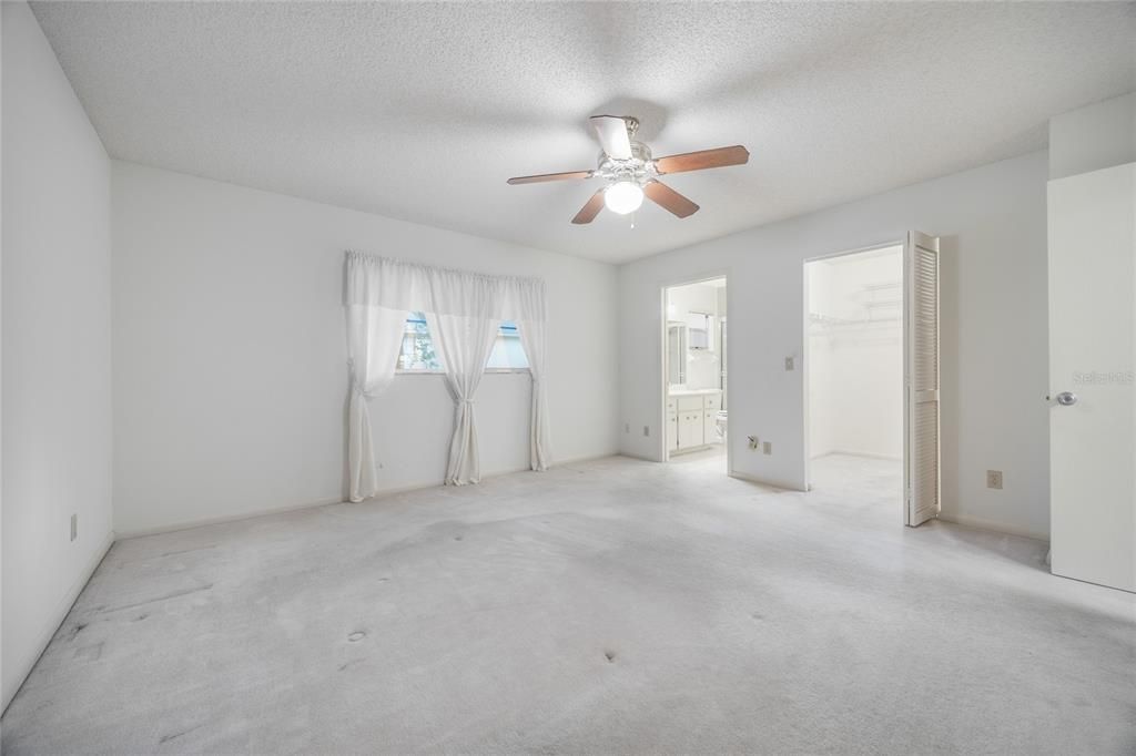 Active With Contract: $132,900 (2 beds, 2 baths, 1688 Square Feet)