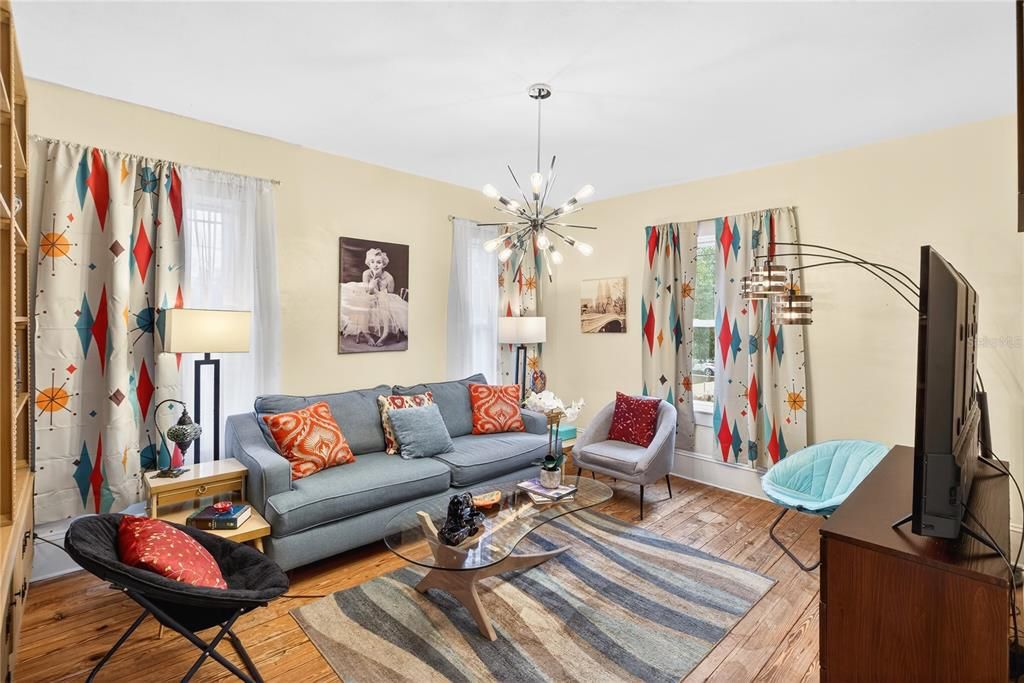 Active With Contract: $395,000 (5 beds, 2 baths, 2752 Square Feet)