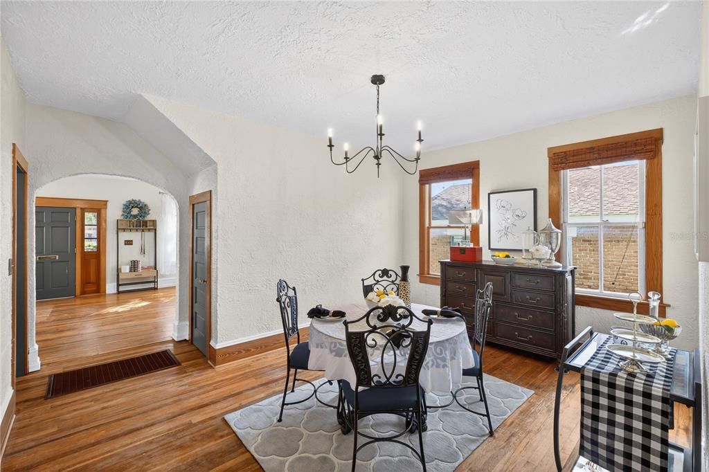 Active With Contract: $395,000 (5 beds, 2 baths, 2752 Square Feet)