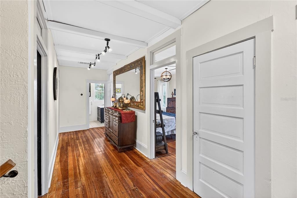 Active With Contract: $395,000 (5 beds, 2 baths, 2752 Square Feet)
